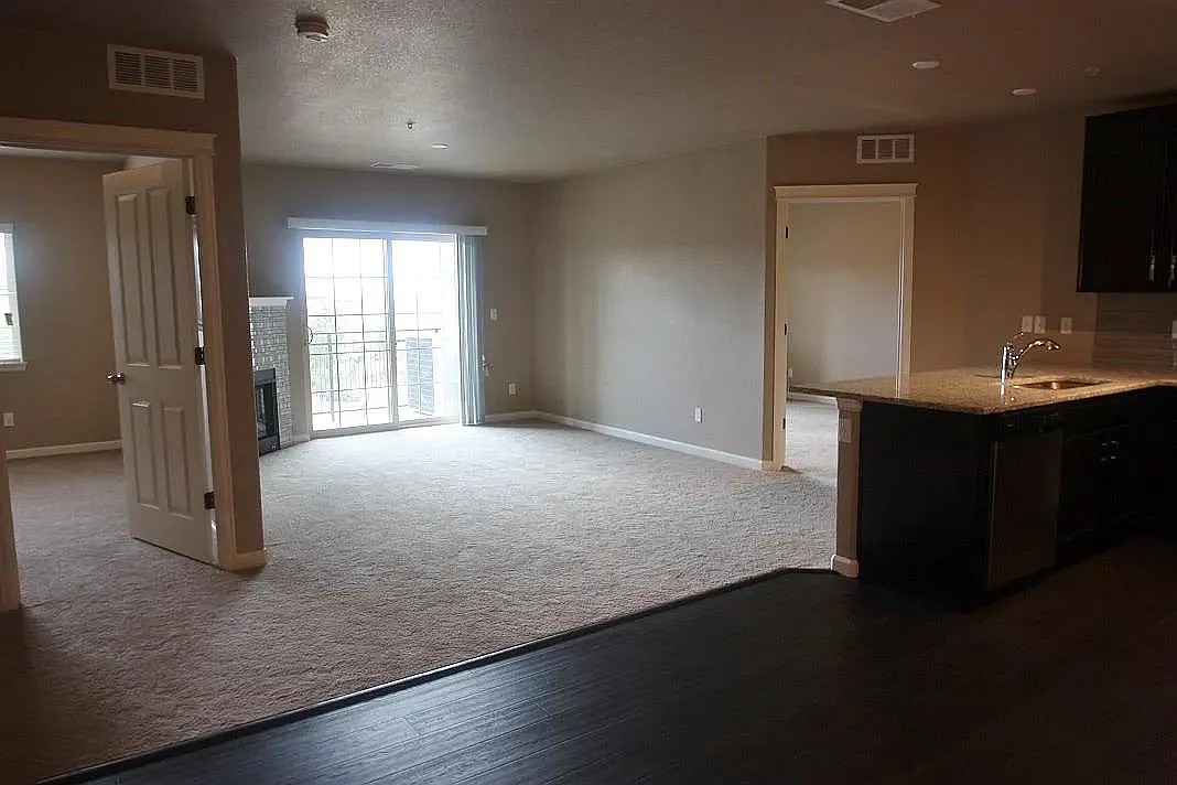 Building Photo - 1144 Rockhurst Dr #108