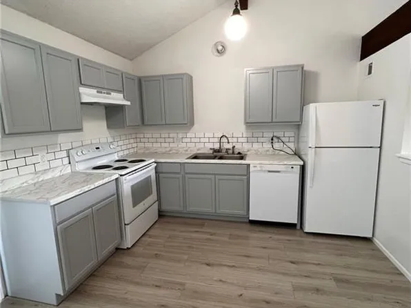10514 E 41st Ter, Kansas City, MO 64133