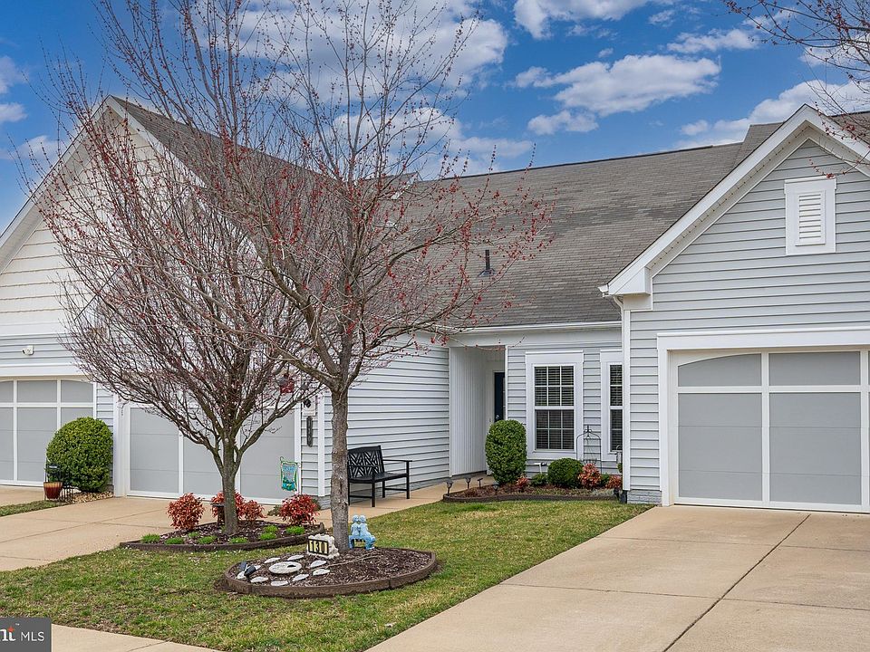 1st image of 130 Hyannis Pl