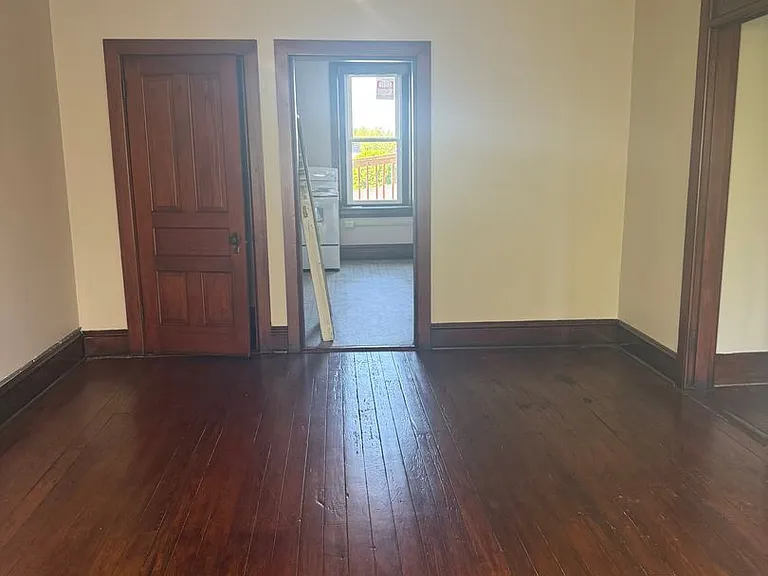 41 E. Franklin Street — Photo 5