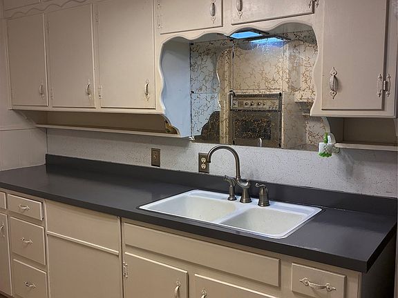3rd image of 1808 Edgewood Dr