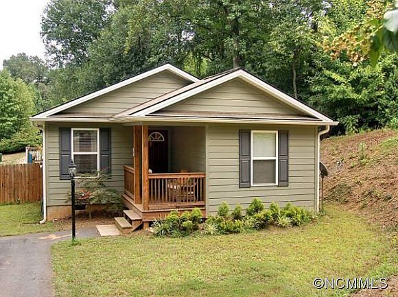 1st image of 33 Sandhurst Dr