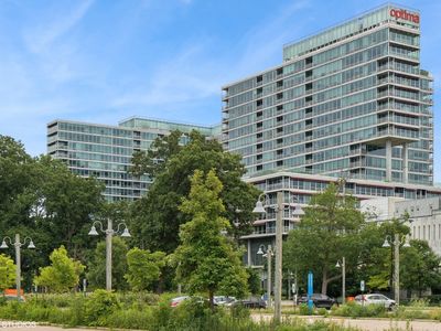 9725 Woods Dr UNIT 404, Skokie, IL, 60077