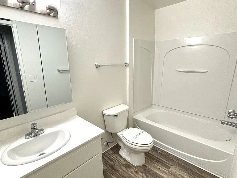 Ranchouse Apartments — Photo 11