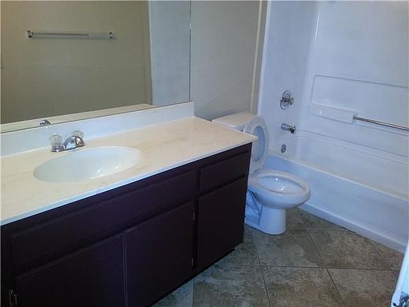 4th image of 203 Woodland Pkwy Unit 140