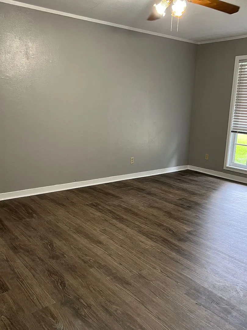 3 Bedroom, 1 Bath — Photo 2