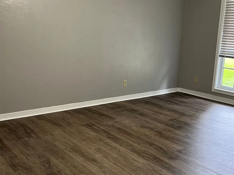 818 Willow Dr — Photo 2