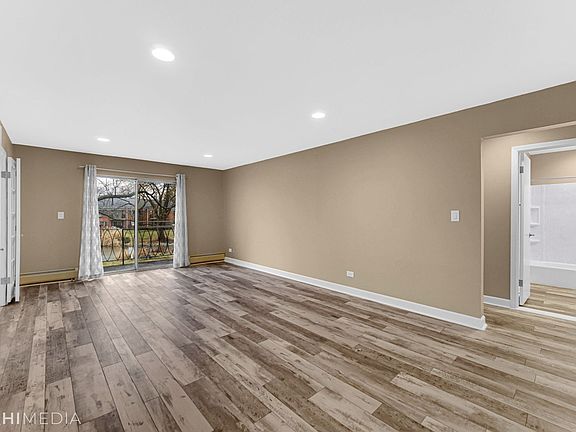 4th image of 703 E Falcon Dr #205