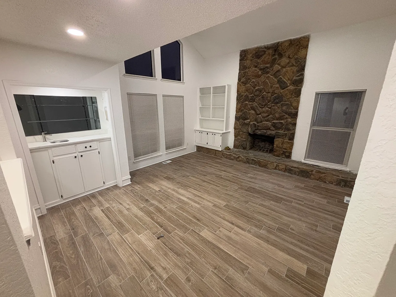 2 bed, 1.5 bath, 1500 sqft, $1,250 — Photo 2