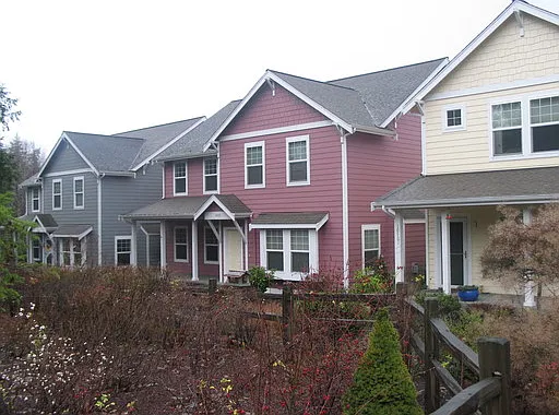 3 bed, 2.5 bath, 1261 sqft, $2,495 — Photo 3