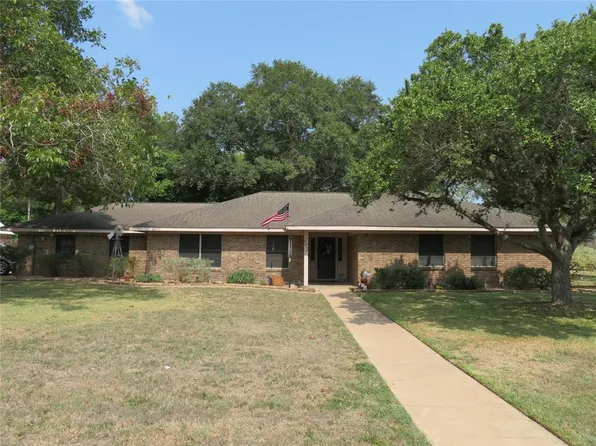 202 W West St, El Campo, TX 77437