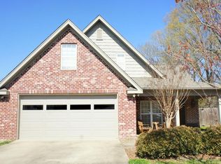 111 E Pointe Dr, Starkville, MS 39759