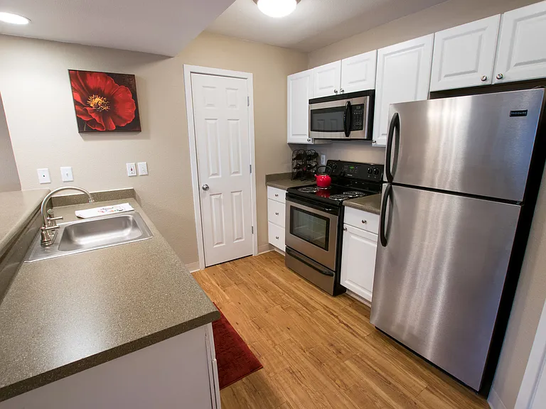 Miramont Apartments — Photo 32