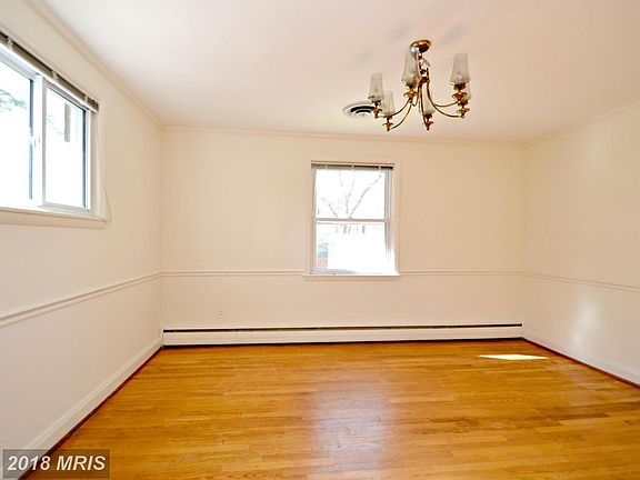 4th image of 8 Willow Brook Ct