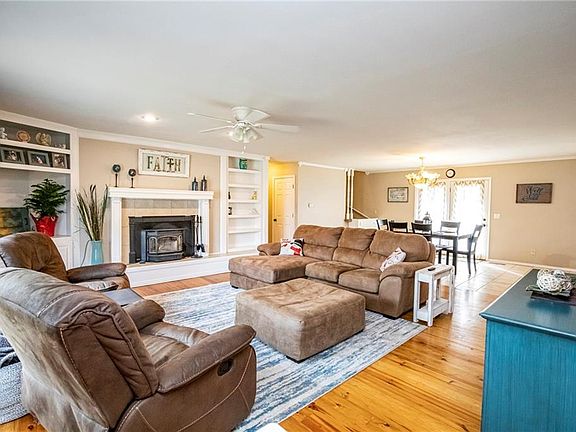 5th image of 48 Lancaster Dr