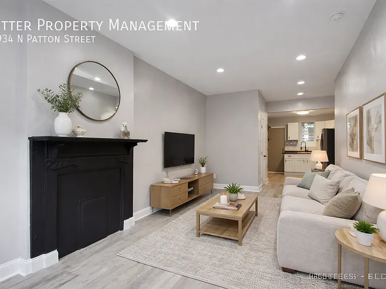 1934 N Patton St — Photo 1
