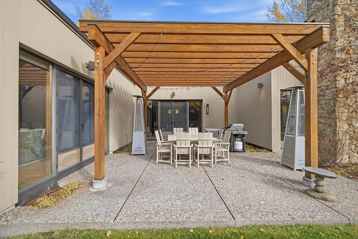 5 bed, 4851 sqft, $20,000 — Photo 3