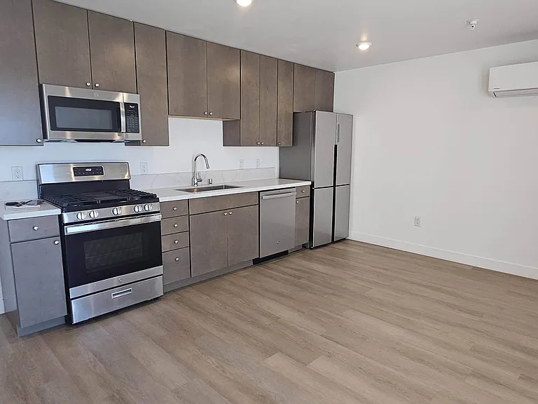 Indiana Street Apartments — Photo 6
