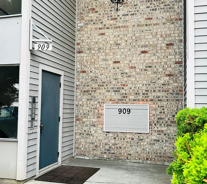 Charming 1-Bedroom Apartment in Highland Park Freshly Updated & Conveniently Located