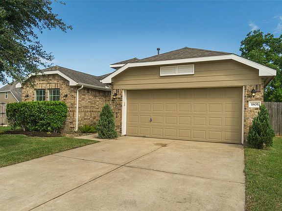 3rd image of 1805 Autumn Pond Cir