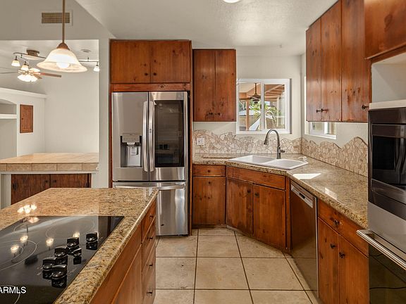 3rd image of 137 W MICHELLE Drive