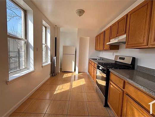 3rd image of 23 Harvard St