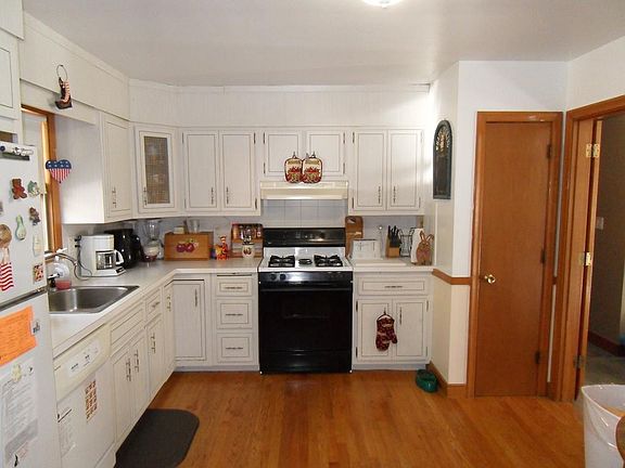 5th image of 24 Plymouth Dr