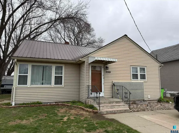 200 E 1st St, Marion, SD 57043