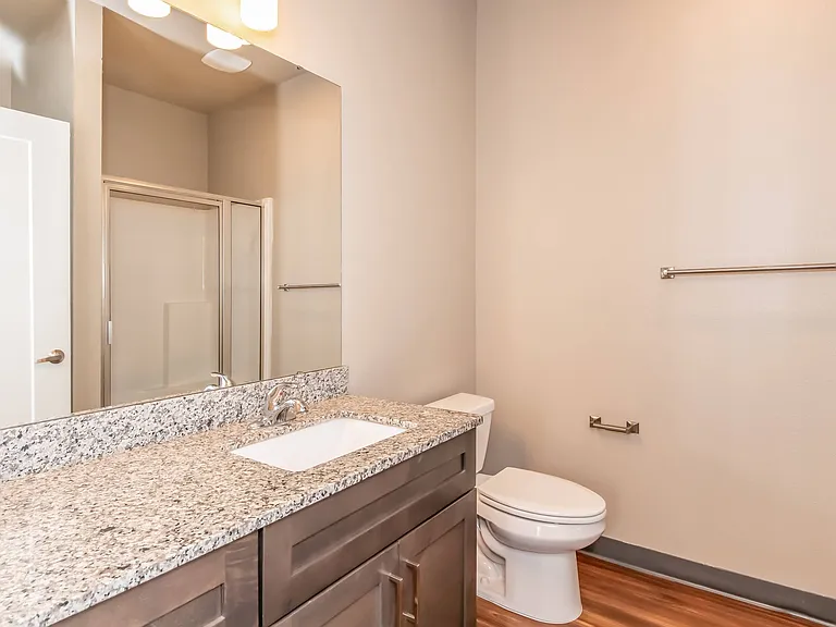 Cambium Apartments Studio 403 Bath