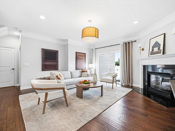 3rd image of 746 Woodbend Dr