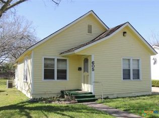 605 Fahrenthold St, El Campo, TX 77437