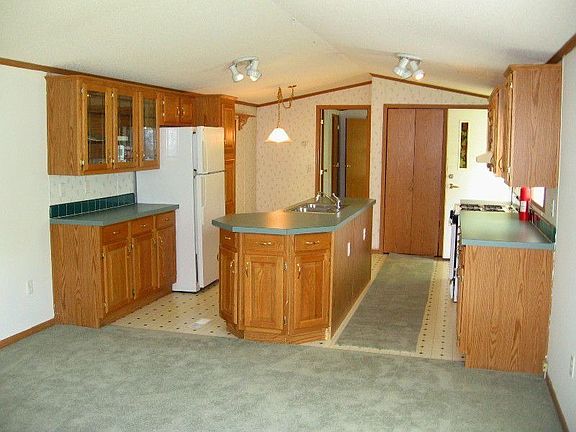 lots of kitchen cupboards