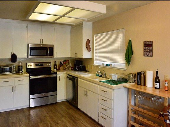 2nd image of 372 Florence St #372