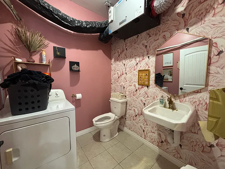 523 Canterbury Dr — Photo 9