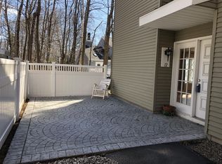 12 Leaf Rd, Delmar, NY 12054