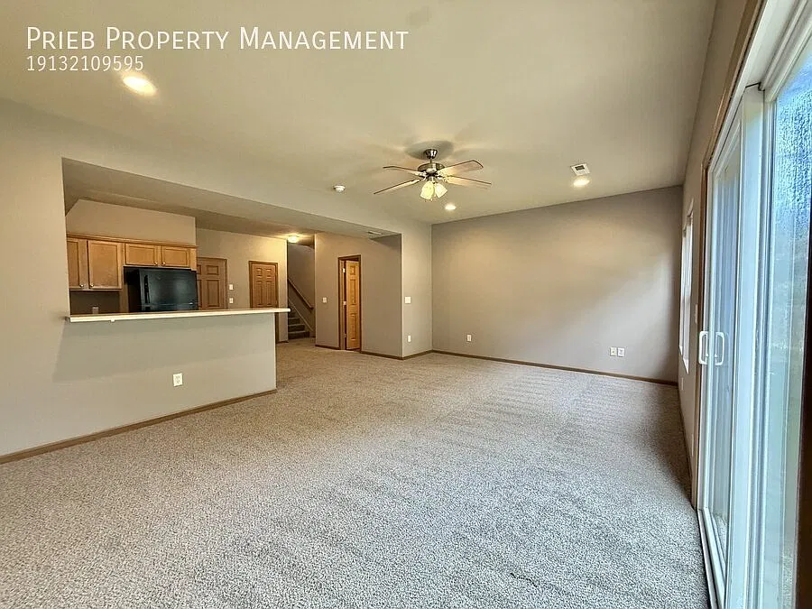 Cottage Park Townhome - Available December 2nd — Photo 4