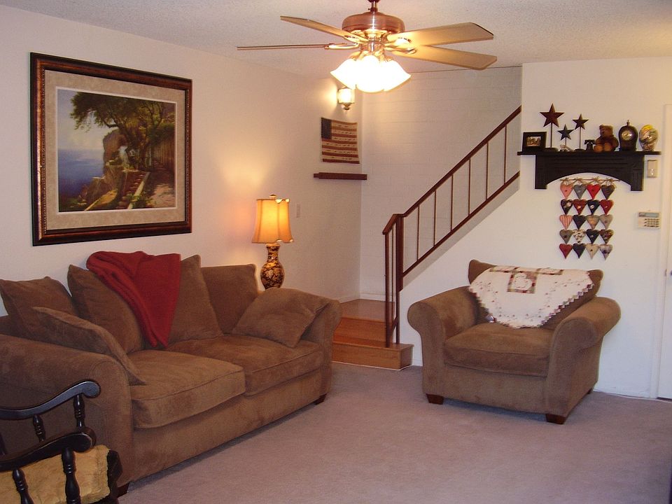 VERY NICE LIVING ROOM.