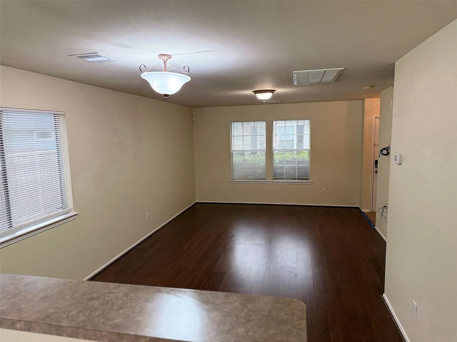 3 bed, 2.0 bath, 1201 sqft, $1,799 — Photo 4