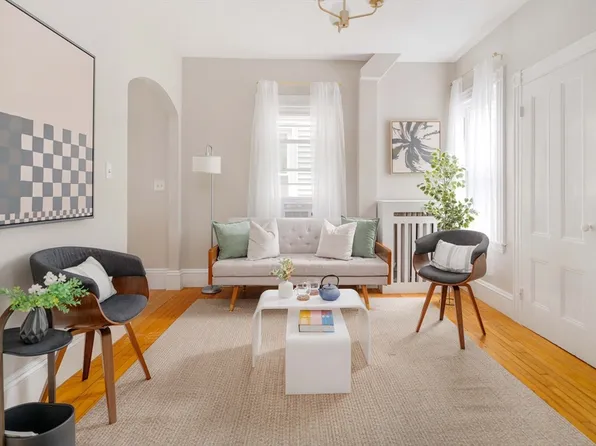 118 Pleasant St #1, Cambridge, MA 02139