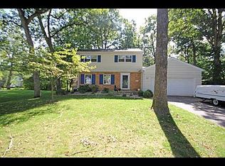 520 Woodhill Dr, Decatur, IL 62521