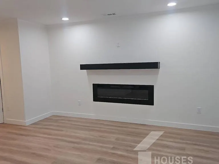 69 Greensboro Ct — Photo 2