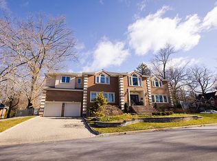 565 S Forest Dr, Teaneck, NJ 07666