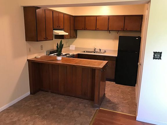 3rd image of 361 Belmont Dr APT 11