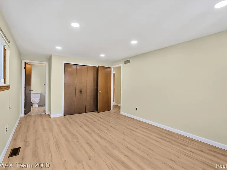 2053 Brookfield St — Photo 25