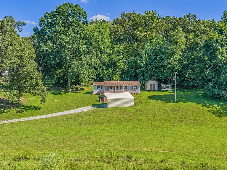 1229 Everett Rd — Photo 2