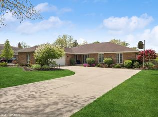 720 Ruskin Dr, Elk Grove Village, IL 60007