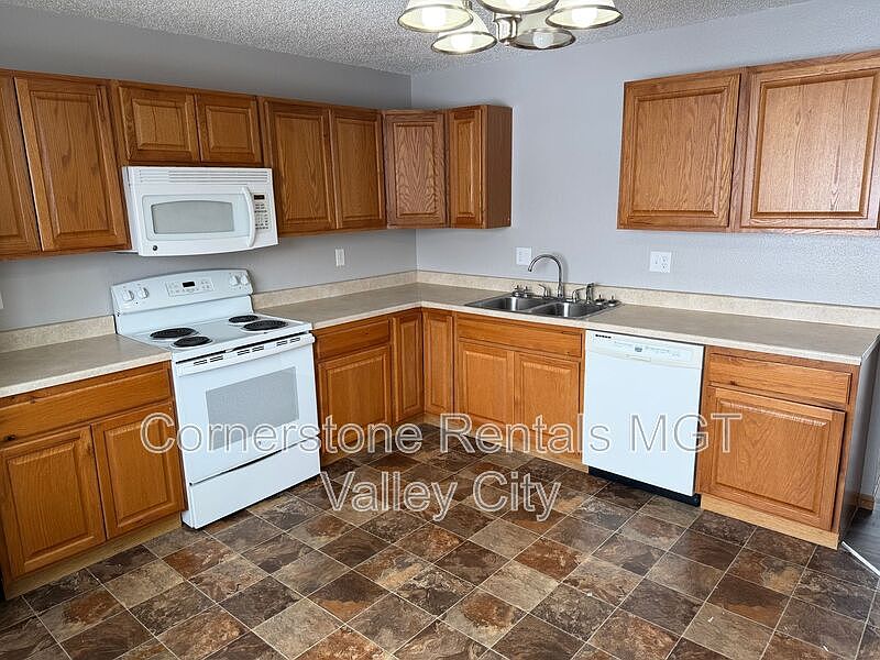 1st image of 912 9th Ave SE