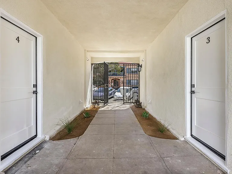 1237 E 1st St #5 — Photo 5