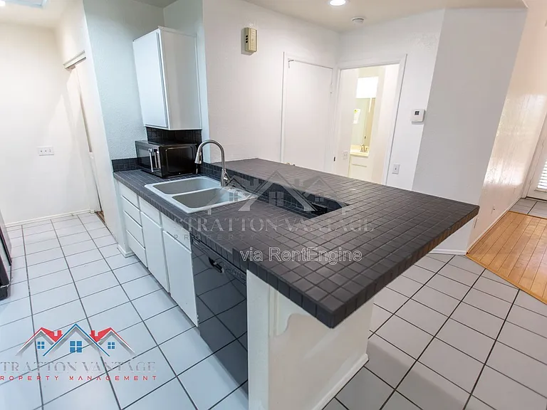 2035 S Elm St #110 — Photo 13