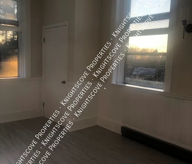 1557 Main St #8 — Photo 8